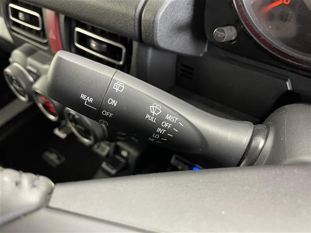 【ワイパー＆ウォッシャー】ワイパーを作動させたり、ウォッシャーを作動させたりすることができます。