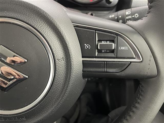 【クルーズコントロール】高速道路で便利なクルーズコントロールも装着済み。アクセルを離しても一定速度で走行ができる装備です。加速減速もスイッチ操作でOKです。