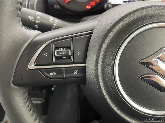 【ステアリングスイッチ】手元のボタンから、オーディオやナビなどの操作ができるので、よそ見をせずに安全に運転に集中できます！