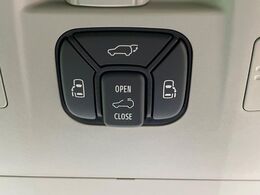 【両側パワースライドドア】スマートキーや運転席のスイッチで後席両側スライドドアの開閉が可能♪電動だから力を入れてドアを開ける必要が無く、小さなお子様でも簡単に開け閉めでき快適です♪
