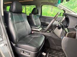 運転席シート廻りは使用感も少なく、良好な状態となっています。丁寧に使われていたことがよくわかりますね。