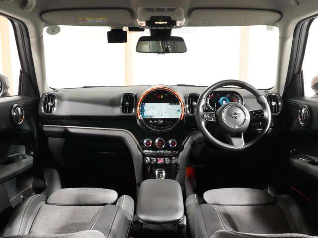 ■高年式、低走行、装備や価格に魅力があるなど、専門店の目線で厳選した高品質なミニのみ厳選し、約250台以上の新旧ミニの中からお気に入りの1台をお選びいただけます■マッチした1台がきっと見つかりますよ♪