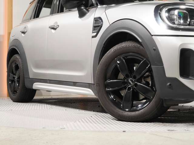 ■ショールーム以外のモータープールにて保管している車輌が多数あるため、実車をご覧になりたい場合は、お手数ですがご来店前に事前確認のご連絡を頂きますようお願い致します。