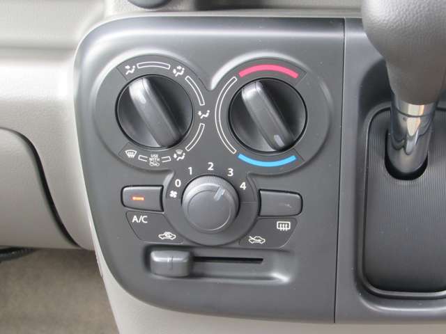 シンプルで操作しやすいスイッチ類