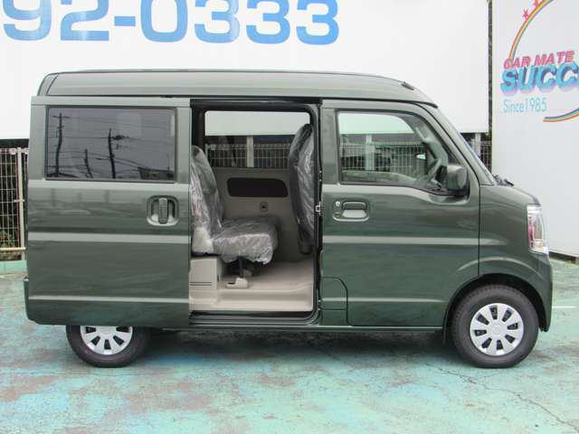 両側スライドドアで乗り降りラクラク