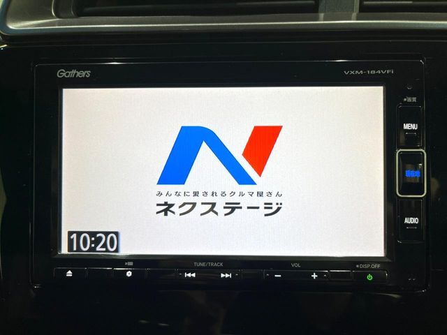 【純正ナビ】人気の純正ナビを装備しております。ナビの使いやすさはもちろん、オーディオ機能も充実！キャンプや旅行はもちろん、通勤や買い物など普段のドライブも楽しくなるはず♪