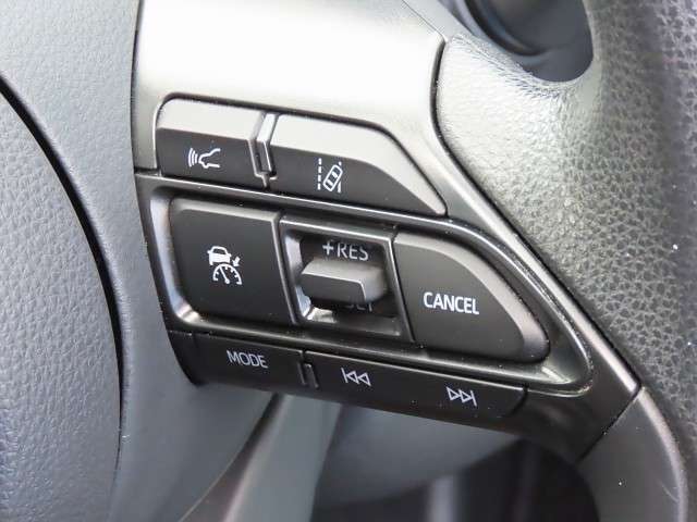 「レーダークルーズコントロール」付きです！設定した速度で定速走行したり、先行車と適切な車間距離を保ちながら追従走行し安全運転をサポートします！