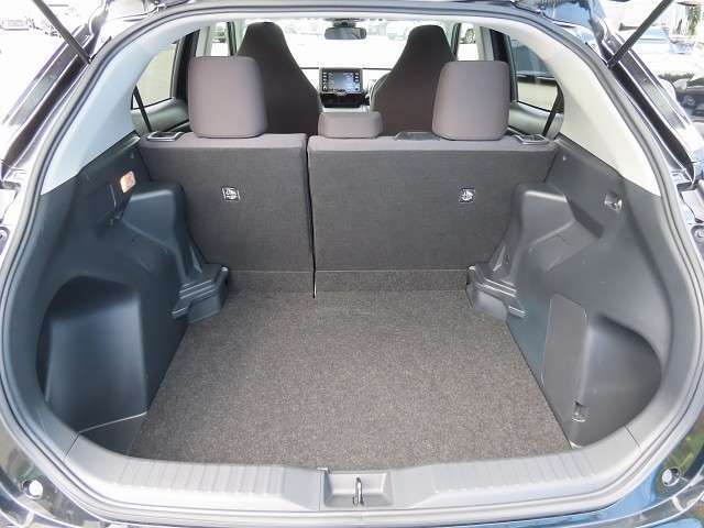 広々としたラゲージルーム！コンパクトなボディに広がる、背が高く広々とした空間！大きな荷物も余裕で積み込めます！