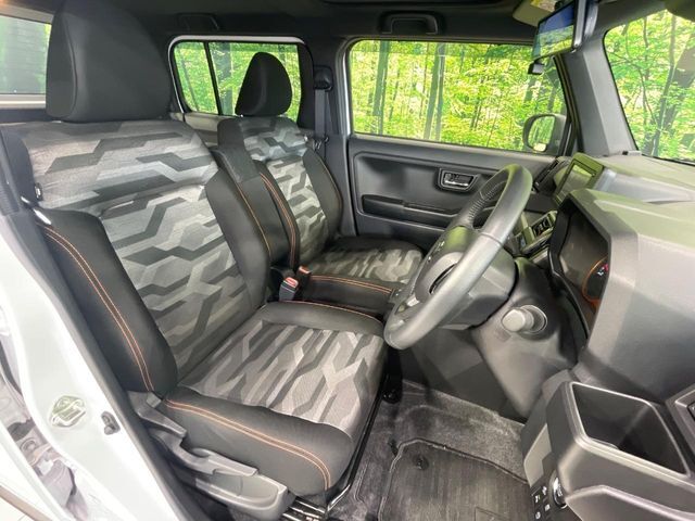 運転席シート廻りは使用感も少なく、良好な状態となっています。丁寧に使われていたことがよくわかりますね。