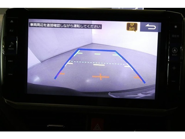 安心のバックモニター！ガイドがあって夜間でもよく見えます！