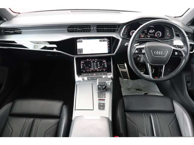 Audiのインテリアはエクステリア同様、優れたデザイン性とクオリティ、そして機能性を兼ね備えております。