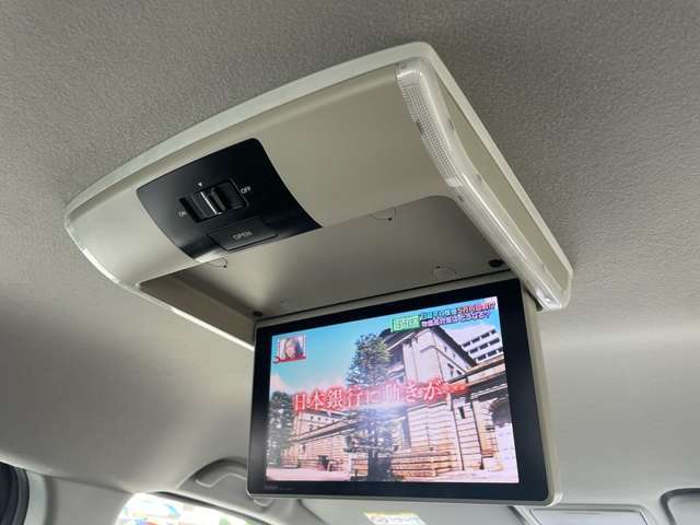 フリップダウンモニター