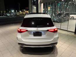 最大100項目の点検整備項目が設定されています。ダイムラー社の厳しいサービス基準に適合した充実の設備を備えたサービス工場とメルセデス・ベンツに精通したサービススタッフが点検整備を入念に実施致します。