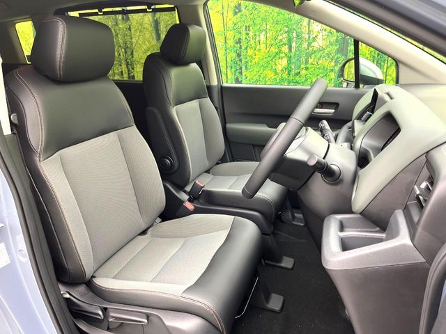運転席シート廻りは使用感も少なく、良好な状態となっています。丁寧に使われていたことがよくわかりますね。