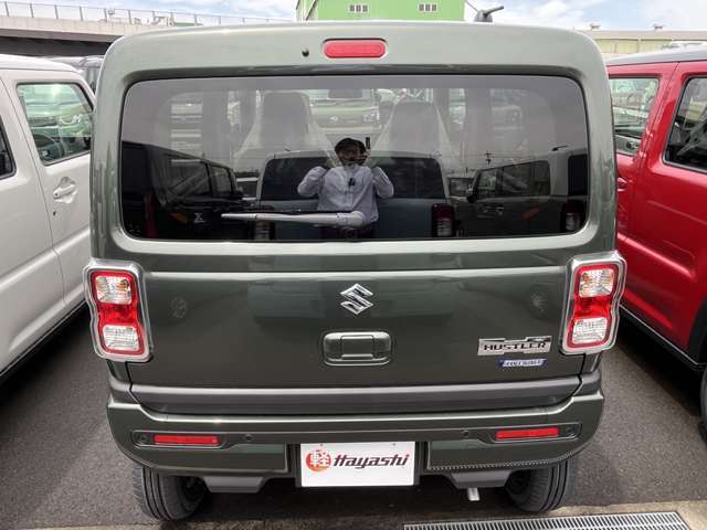 ☆お車についた傷やヘコミ、事故の修理もハヤシにお任せください。自社鈑金工場で修理ができますの安心です☆