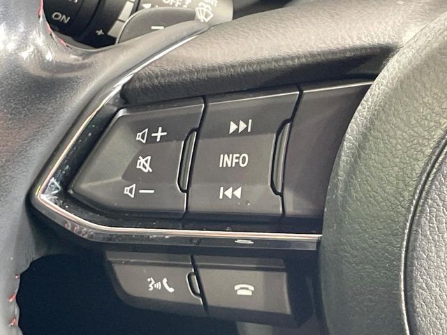 【マツダ・レーダークルーズコントロール】高速道路での長距離走行が楽に！自動で速度を保つクルーズコントロールが、衝突軽減システムと連携し、前方の車両を感知して車間を保つように速度調節してくれます！！