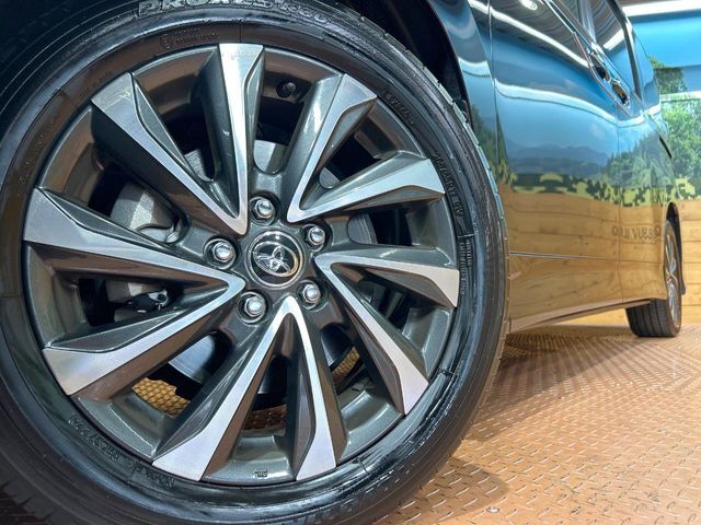 【純正17インチアルミホイール】外観にマッチした純正アルミホイールを装着しております。各種社外アルミホイールや、スタッドレスタイヤも取扱いしております。是非ご相談ください♪