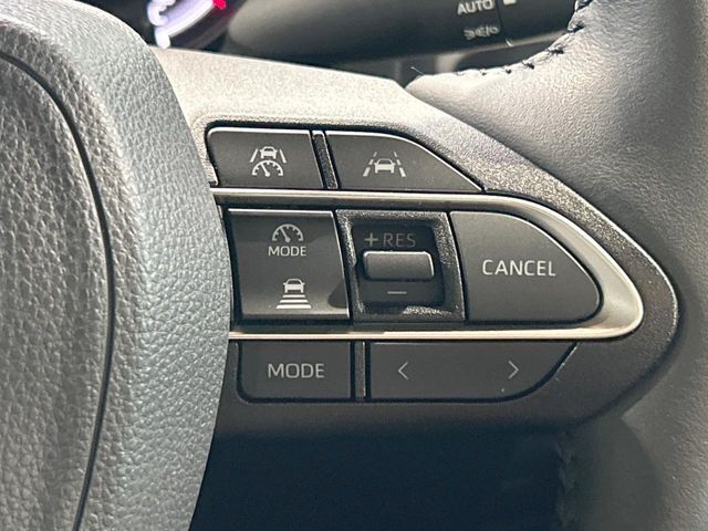 【レーダークルーズコントロール】高速道路での長距離走行が楽に！！自動で速度を保つクルーズコントロールが、衝突軽減システムと連携し、前方の車両を感知して車間を保つように速度調節してくれます！！