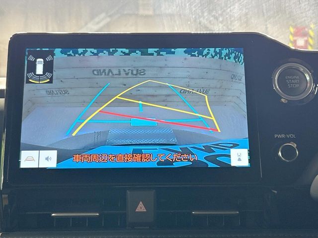 【バックカメラ】駐車時に後方がリアルタイム映像で確認できます。大型商業施設や立体駐車場での駐車時や、夜間のバック時に大活躍！運転スキルに関わらず、今や必須となった装備のひとつです！