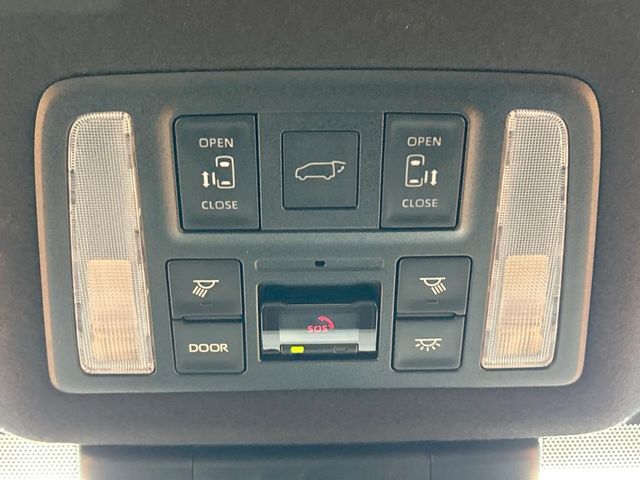 【両側パワースライドドア】スマートキーや運転席のスイッチで後席両側スライドドアの開閉が可能♪電動だから力を入れてドアを開ける必要が無く、小さなお子様でも簡単に開け閉めでき快適です♪