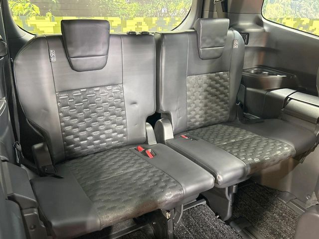 3列目シートはもちろん状態良好☆大人でもゆったりと座って頂けますので、大人数でのお出かけもラクラクです♪ご家族で、気の知れた仲間で、ドライブに行くのが楽しみですね♪