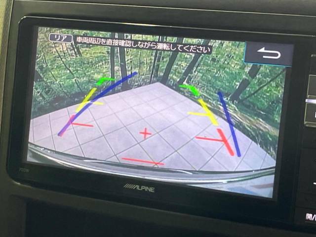 【バックカメラ】駐車時に後方がリアルタイム映像で確認できます。大型商業施設や立体駐車場での駐車時や、夜間のバック時に大活躍！運転スキルに関わらず、今や必須となった装備のひとつです！