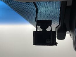 【バックミラー】大きくて見やすいので、後方を見るときも安心です！