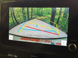【バックカメラ】駐車時に後方がリアルタイム映像で確認できます。大型商業施設や立体駐車場での駐車時や、夜間のバック時に大活躍！運転スキルに関わらず、今や必須となった装備のひとつです！