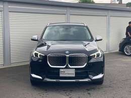 フロントマスクはどこからみてもBMWとわかるスタイルです