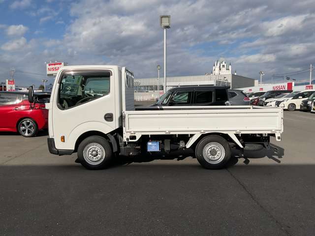 大型駐車場完備で豊富な在庫車です＾ー＾ご来店お待ちしております