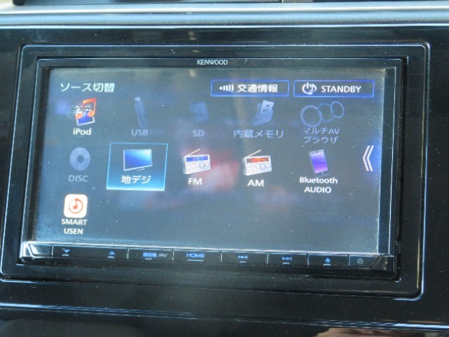 ナビはケンウッドメモリーナビMDV-S707を装着。AM、FM、CD、DVD再生、Bluetoothオーディオ、フルセグTVがご使用いただけます
