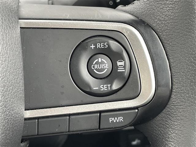 【全車速追従機能付ACC（アダプティブクルーズコントロール）】設定した車速内で自動で加減速ができます。先行車との車間距離を適切に維持した追従走行も可能です！機能には限界があるためご注意ください。