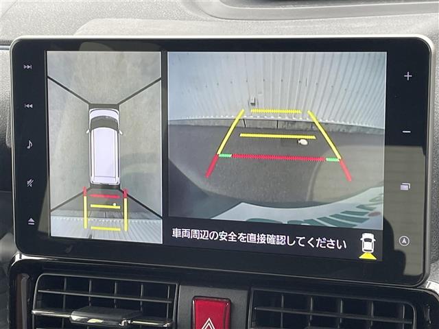 【パノラマモニター】クルマを真上から見下ろした視点で駐車をサポートします！死角からの障害物にいち早く気が付くことができます。
