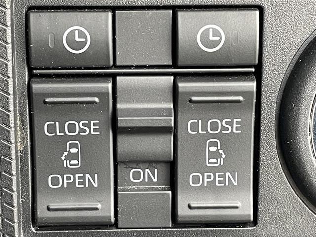 【両側パワースライドドア（ウェルカムオープン機能）】降車時にスイッチで予約しておけば、乗車時にアクセスキーを持ってクルマに近づくだけで、パワースライドドアが自動で解錠しオープンします！