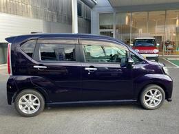 車体色はシンプルなパープルです。