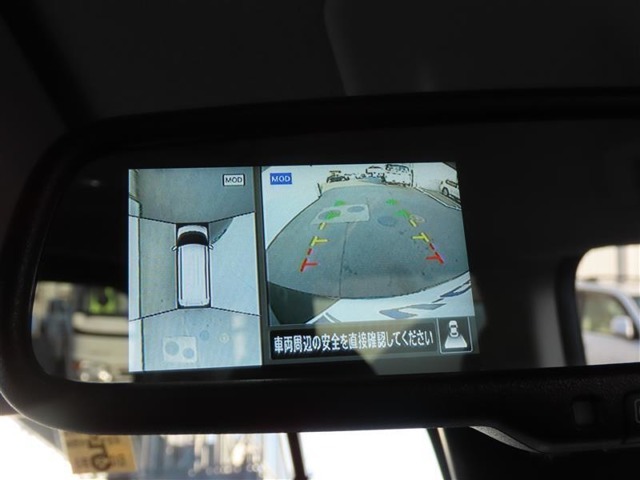 （全周囲モニター）車を上から見たような映像で死角もバッチリ確認できます。