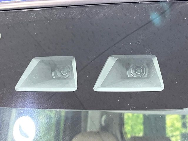 【スマートアシスト】走行中に前方の車両等を認識し、衝突しそうな時は警報とブレーキで衝突回避と被害軽減をアシスト。より安全にドライブをお楽しみいただけます。
