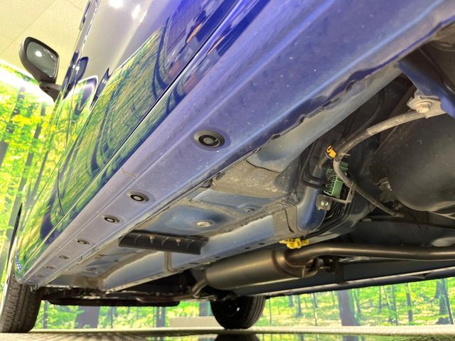 お車を安心してお乗りいただく為には、足回りの定期点検が欠かせません。サービスサポート（有償保証）では無料点検もご提供しており、安心のカーライフをお過ごしいただけるサポート体制が整っています。
