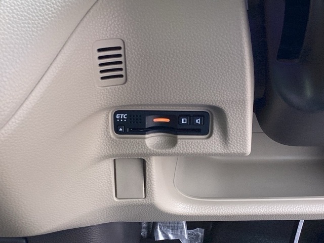 ETC付いてます。ETCが使用可能な道路通行料はキャッシュレスでスマートに走行できます。再セットアップして納車致します。