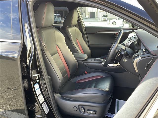 【運転席】座り心地が良いシートなので長時間の運転でも快適にお過ごしいただけます。新品のフロアマットのご注文も可能です。掲載箇所以外にご希望の写真がございましたらお気軽にお問い合わせ下さい。