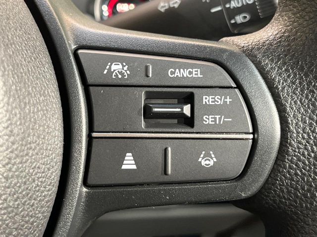 アダプティブクルーズコントロール】高速道路での長距離走行が楽に！！自動で速度を保つクルーズコントロールが、衝突軽減システムと連携し、前方の車両を感知して車間を保つように速度調節してくれます！！