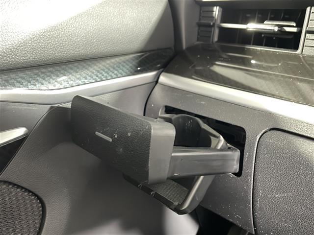 【ドリンクホルダー】長時間のドライブを快適に過ごすために、必須の車内アイテムですね。