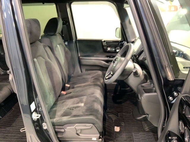 シートは厚めのクッションですのでゆったり座れますよ。