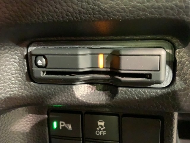 いまや快適なカーライフに欠かせないETCが付いています。