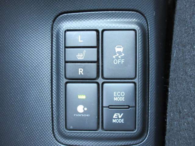 運転席には嬉しいシートヒータ付き♪寒い時期にはありがたいですね♪　横滑り防止機能＆ECOモードEVモード＆ナノイーなど装備も充実しております♪