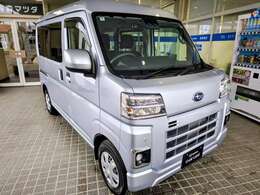 元気な若手スタッフや知識豊富なベテランスタッフまで幅広くお客様のニーズに合ったお車をご案内させていただきます！