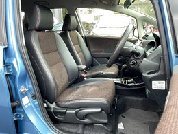 体を包み込む形のシートなので、長時間運転しても疲れません。