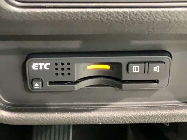 いまや快適なカーライフに欠かせないETCが付いています。