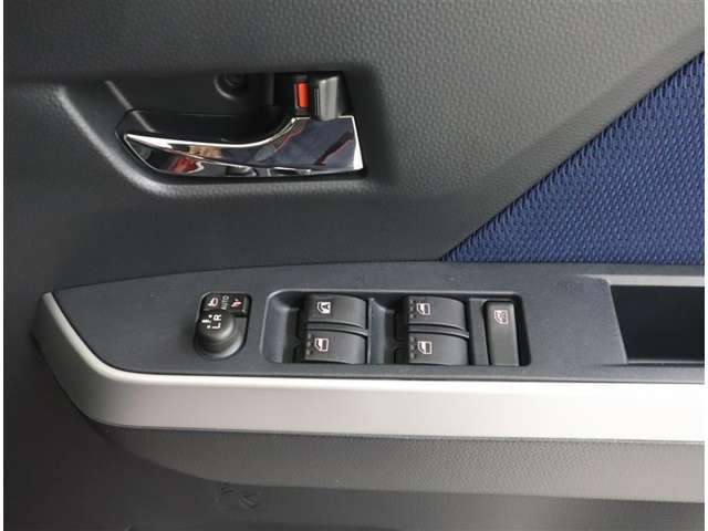 運転席にてすべての窓を開閉可能