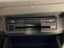 【ETC】高速道路の料金所をストレスなく通過！話題のスポットやサービスエリアに多い「スマートIC」利用時は必須のアイテムです。当店でセットアップを実施、ご納車当日からすぐにご利用いただけます！